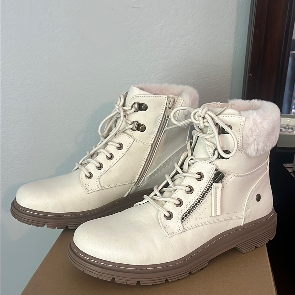 Cliffs by WHITE MOUNTAIN White and Brown Winter Boots with Lace-Up Front